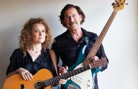 PRE-ORIENTOCCIDENTE: ALICE HOWE & FREEBO